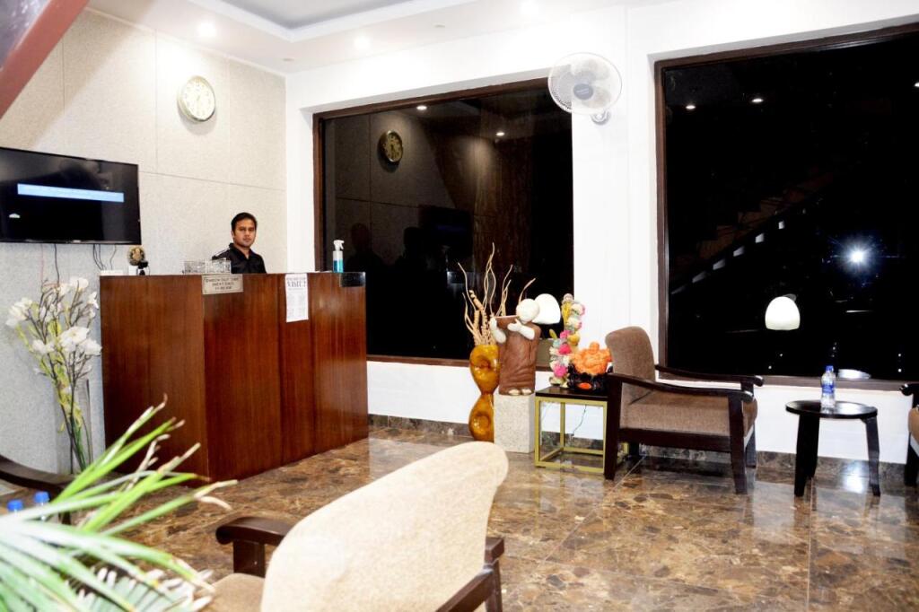 Наинитал: The Golden Sunrise Hotel