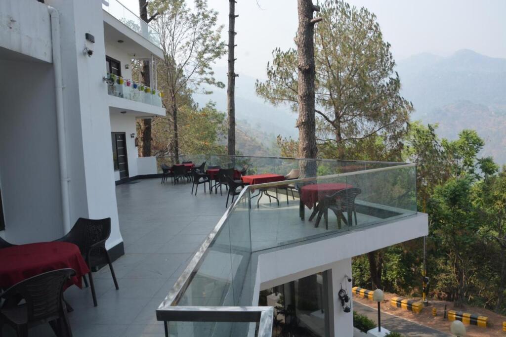 Наинитал: The Golden Sunrise Hotel