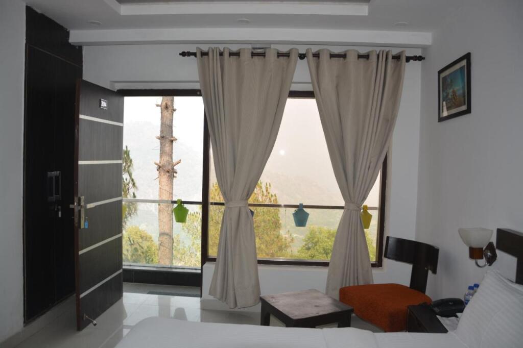Наинитал: The Golden Sunrise Hotel