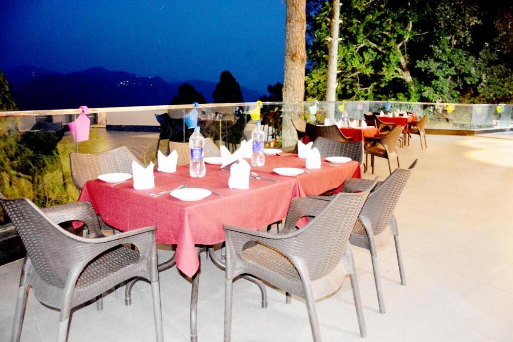 Наинитал: The Golden Sunrise Hotel