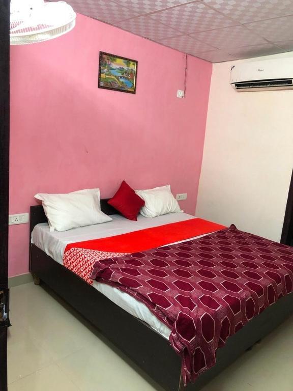 Фаридабад: OYO 91475 Happy Guest House