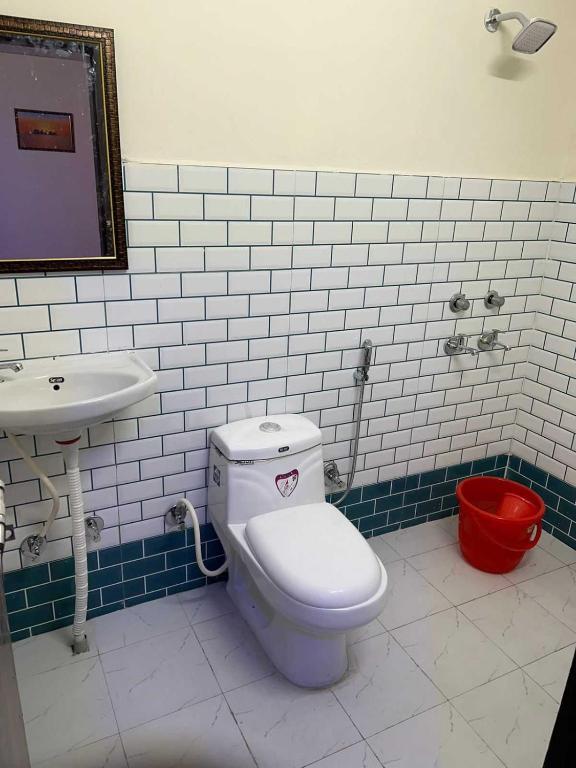 Фаридабад: OYO 91475 Happy Guest House