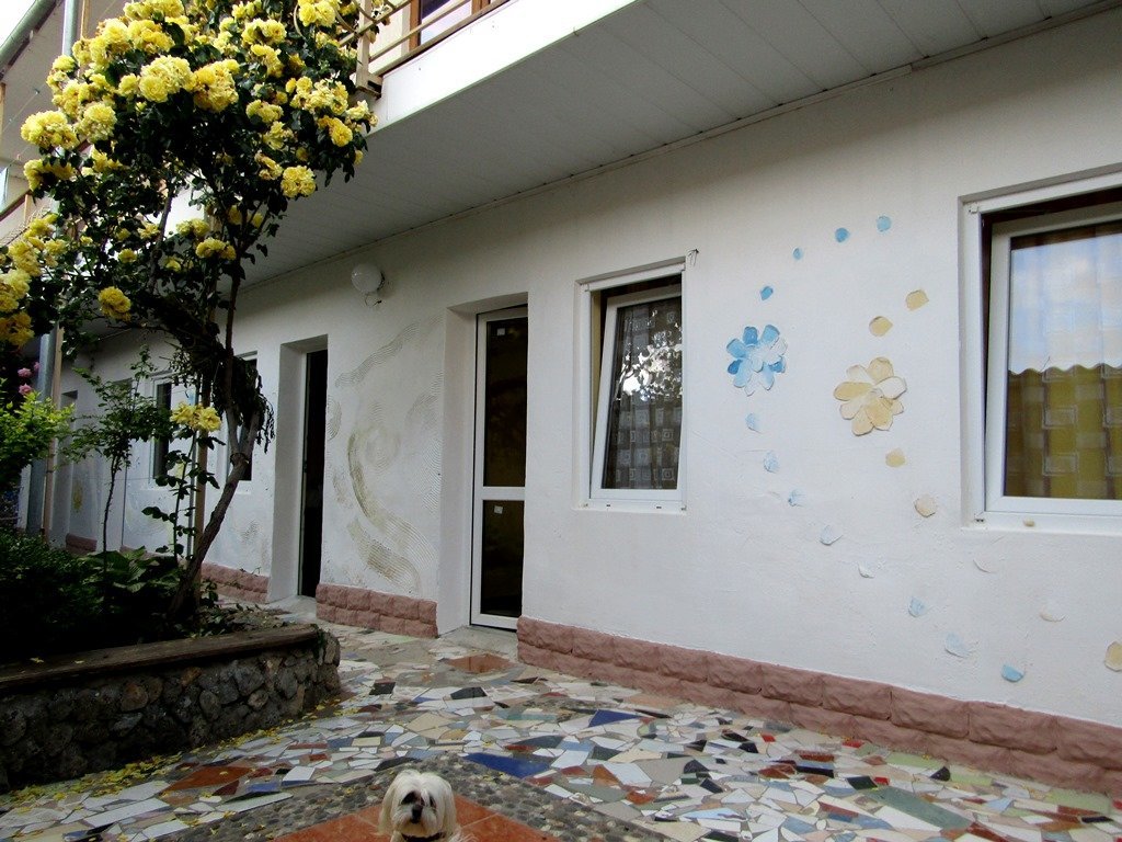Заозерное: Roza Guest House