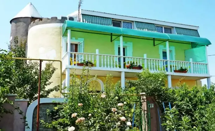 Заозерное: Viktoriya Guest House