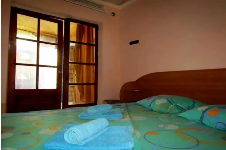 Заозерное: Viktoriya Guest House