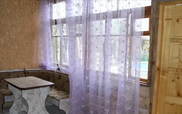 Заозерное: Viktoriya Guest House