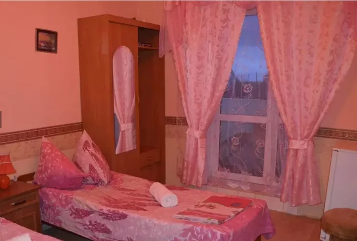 Заозерное: Viktoriya Guest House