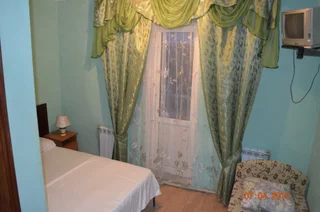 Заозерное: Viktoriya Guest House