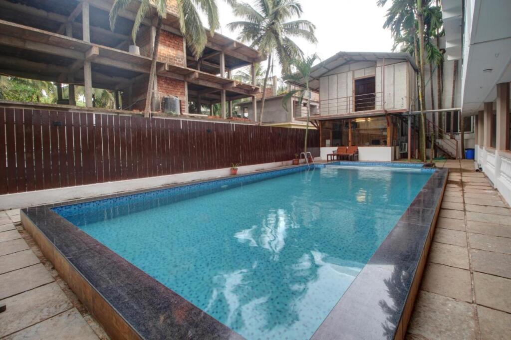 Морджим: Hotel Pleasure Inn near Turtle Beach, Morjim