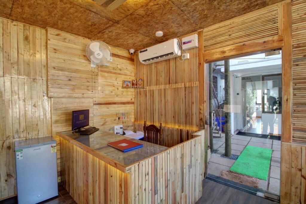 Морджим: Hotel Pleasure Inn near Turtle Beach, Morjim
