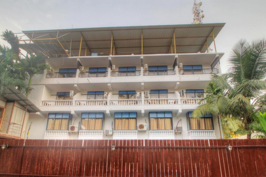 Hotel Pleasure Inn near Turtle Beach, Morjim — фото 1