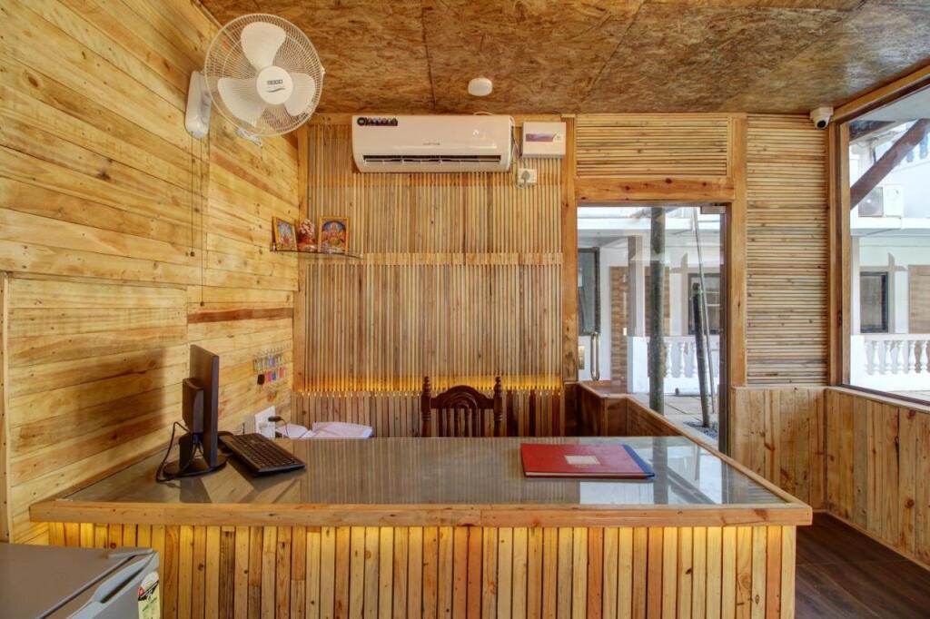 Морджим: Hotel Pleasure Inn near Turtle Beach, Morjim