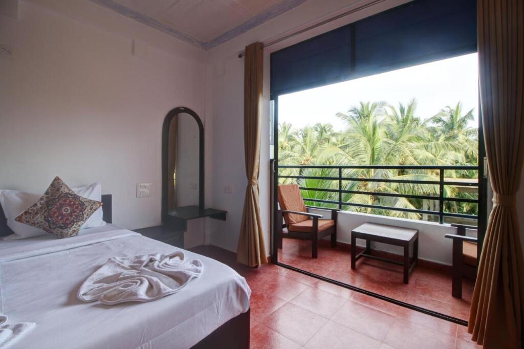 Морджим: Hotel Pleasure Inn near Turtle Beach, Morjim