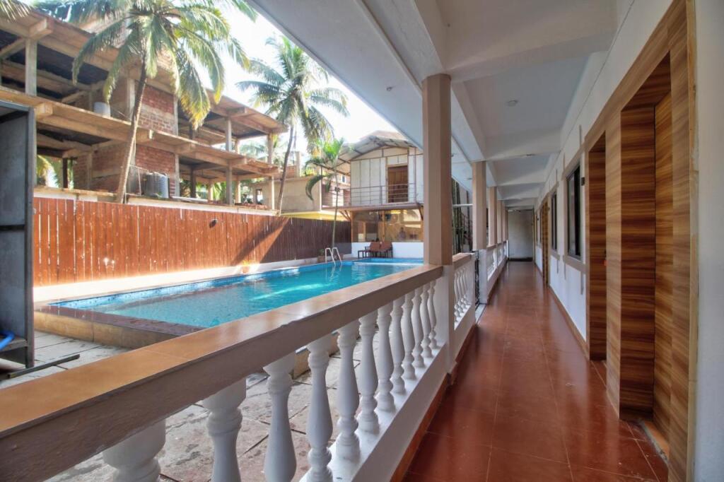 Морджим: Hotel Pleasure Inn near Turtle Beach, Morjim