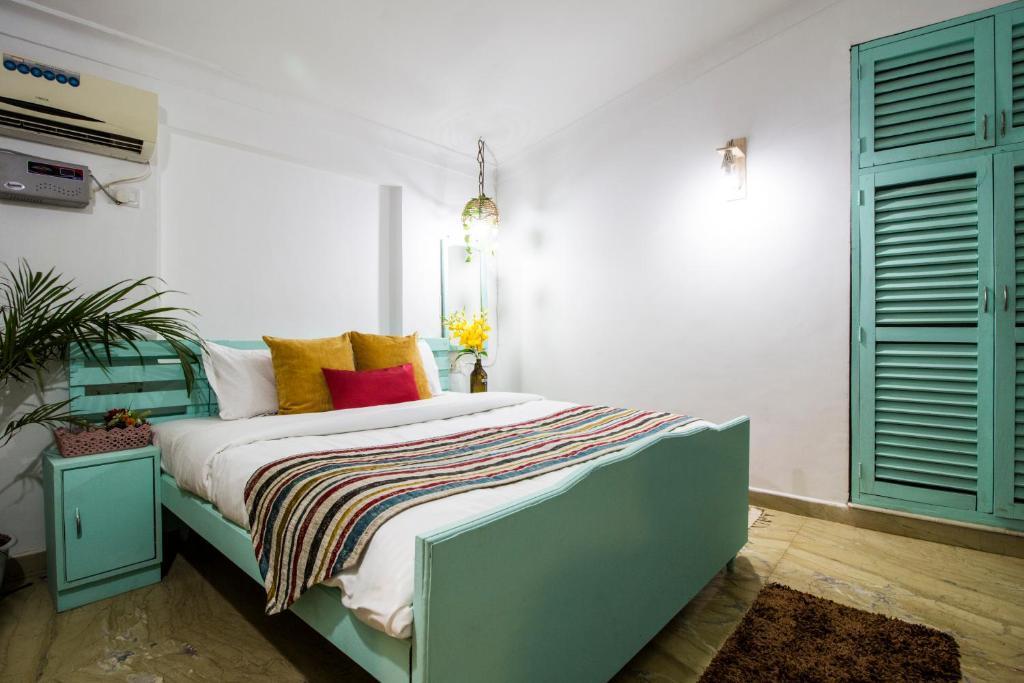 Морджим: The Turquoiise House