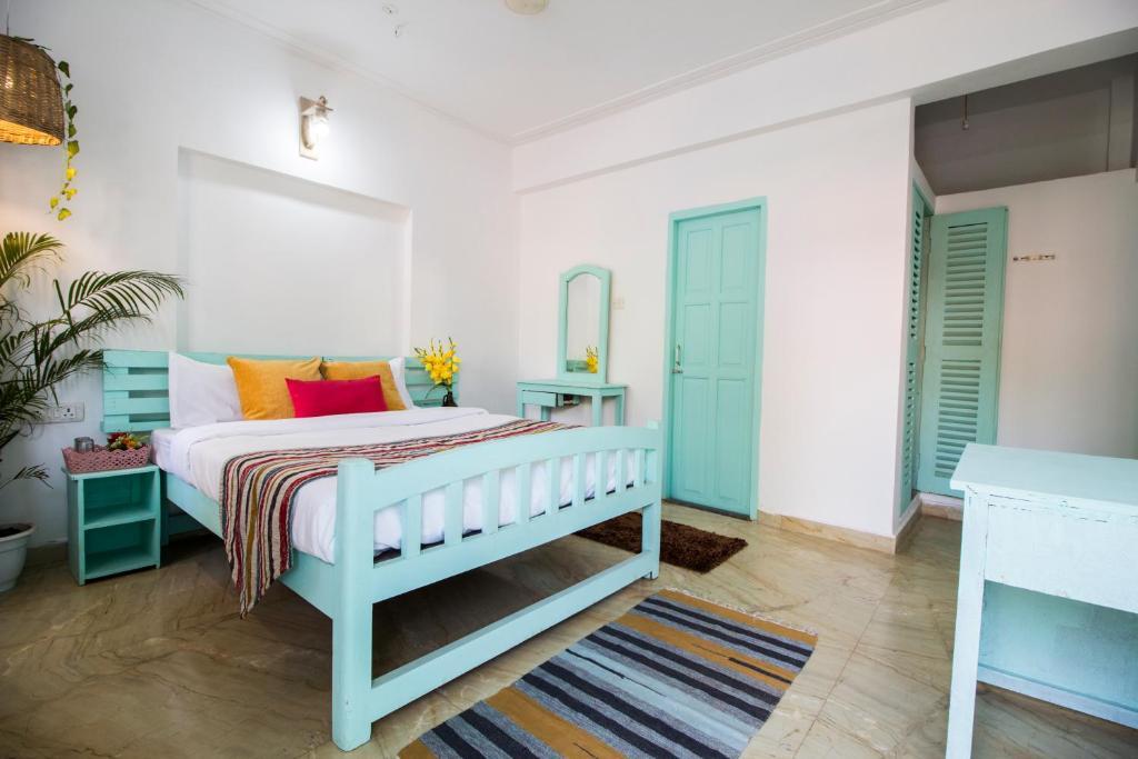 Морджим: The Turquoiise House
