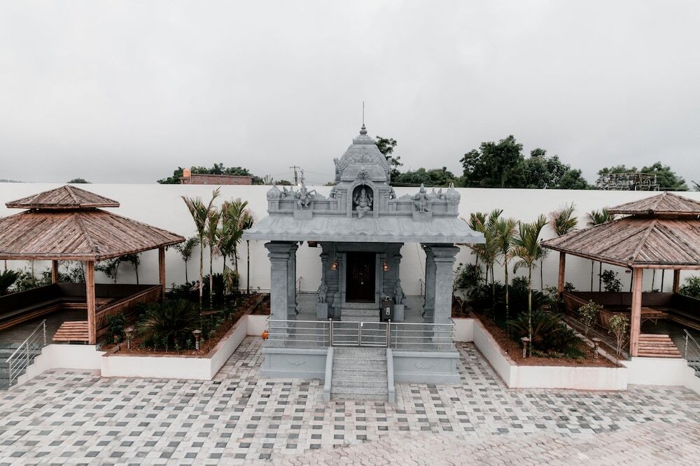 Kyarkoppa: Royal Ritz