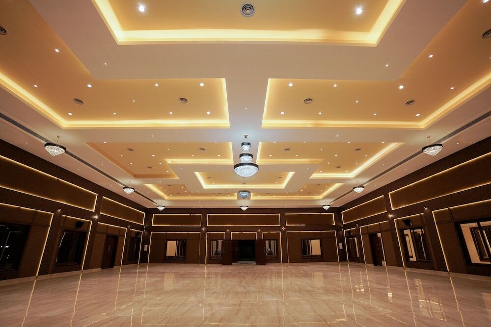 Kyarkoppa: Royal Ritz