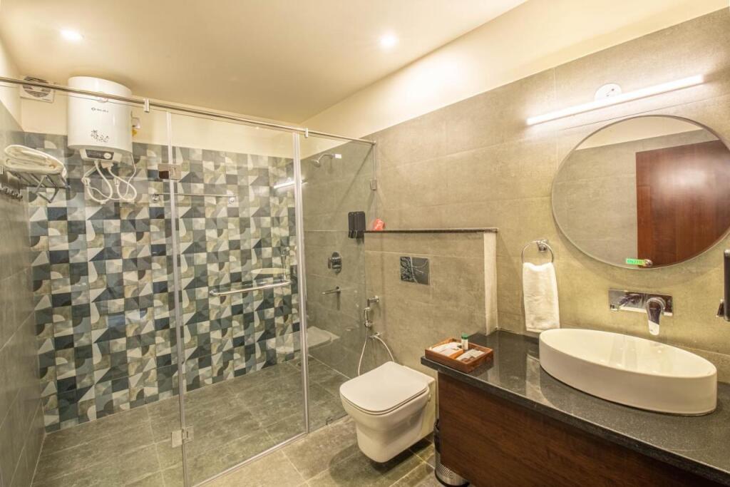Моханд: The Hotel Js Souvenir
