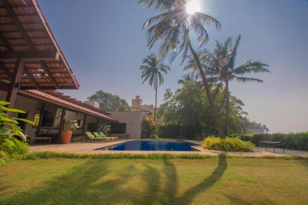 Пляж Мандва: Beach Therapy by Zuper Stays Alibaug
