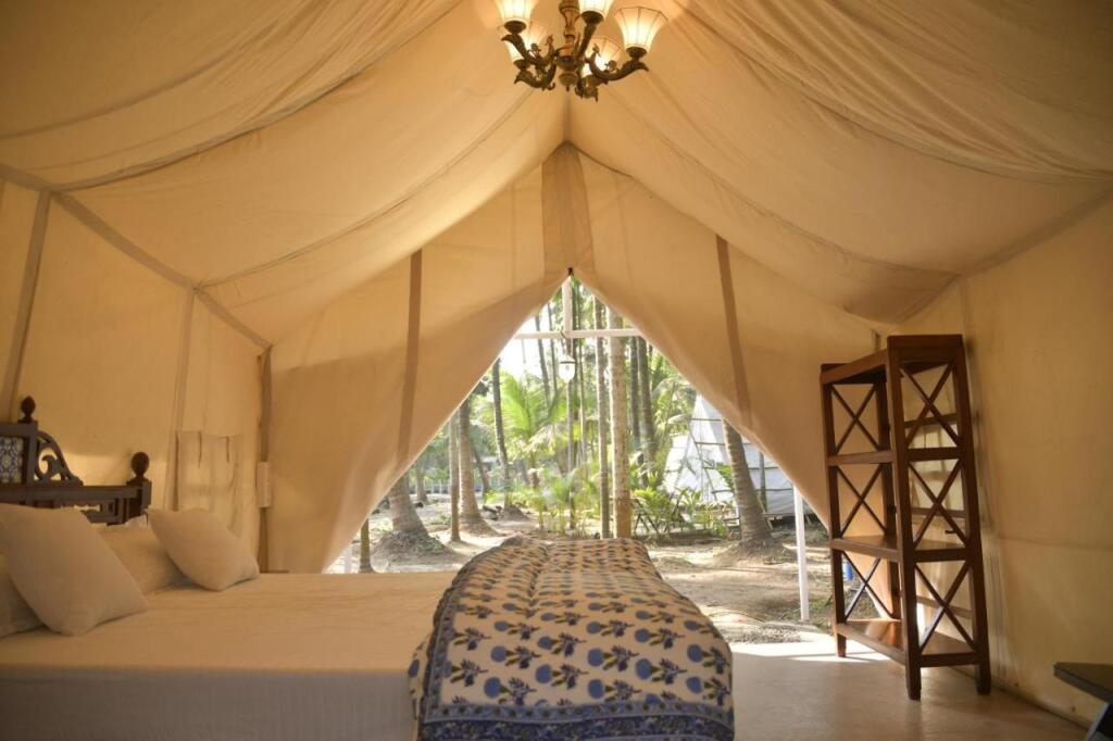Пляж Мандва: Moonstone Hammock Alibaug