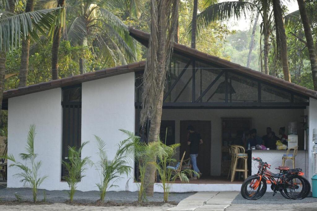 Пляж Мандва: Moonstone Hammock Alibaug