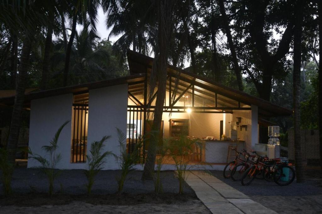 Пляж Мандва: Moonstone Hammock Alibaug