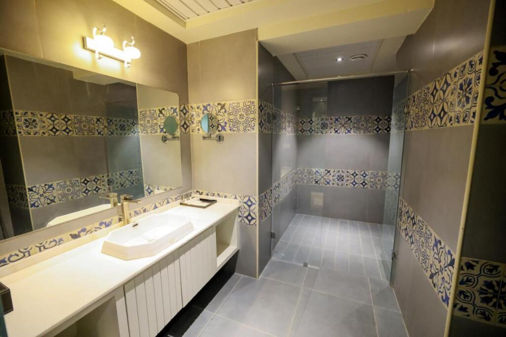 Мангалур: AJ Grand Hotel