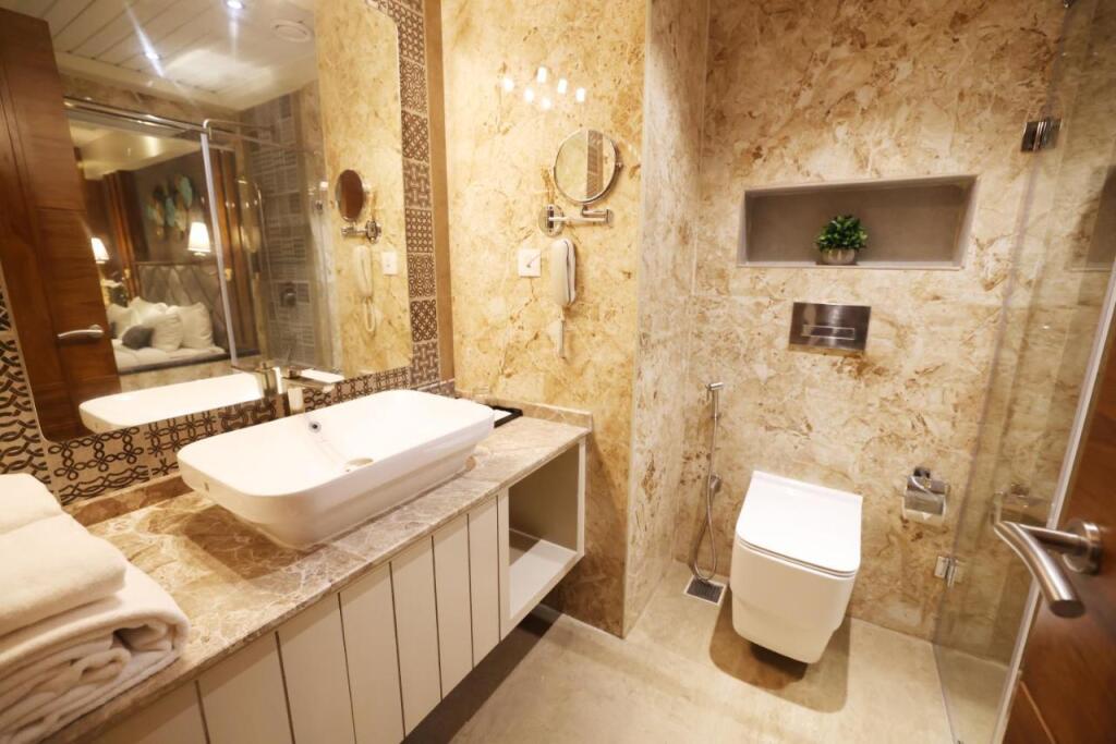 Мангалур: AJ Grand Hotel