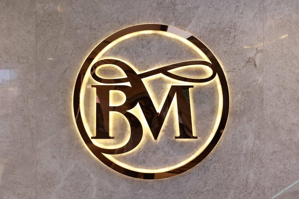 Маниячи: Hotel Bluemoon