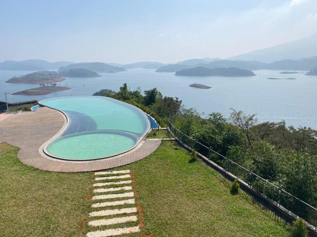 Велламундра: Mountain Shadows Resorts