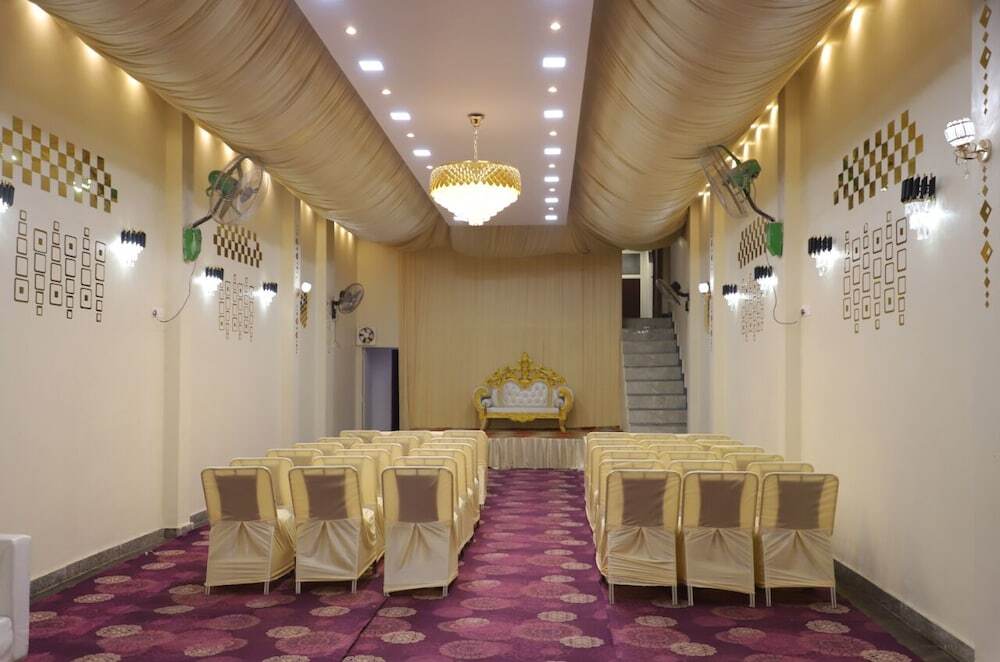 Матхура: Hotel Virasat Palace
