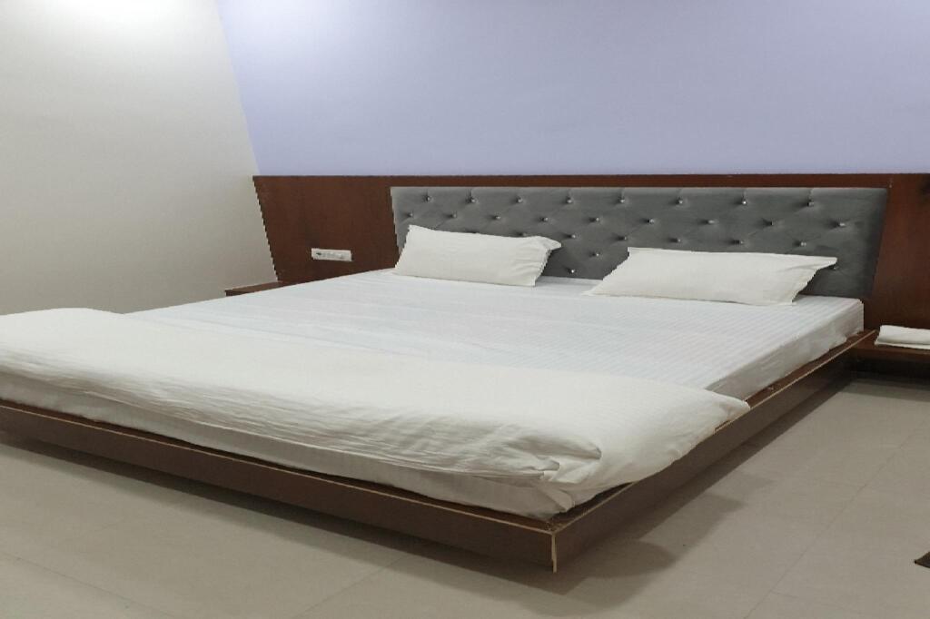 Матхура: OYO 79110 Hotel Gulmohar