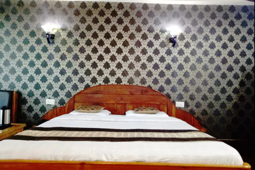 Мератх: Parwati Inn Ranikhet