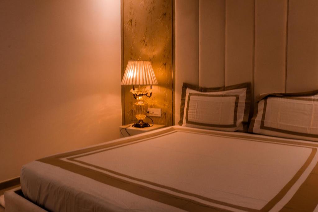 Мератх: Hotel Royal 9