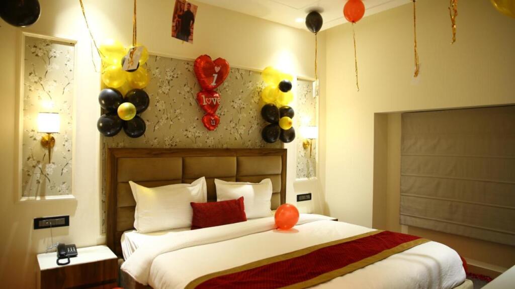 Мератх: Hotel Royal 9