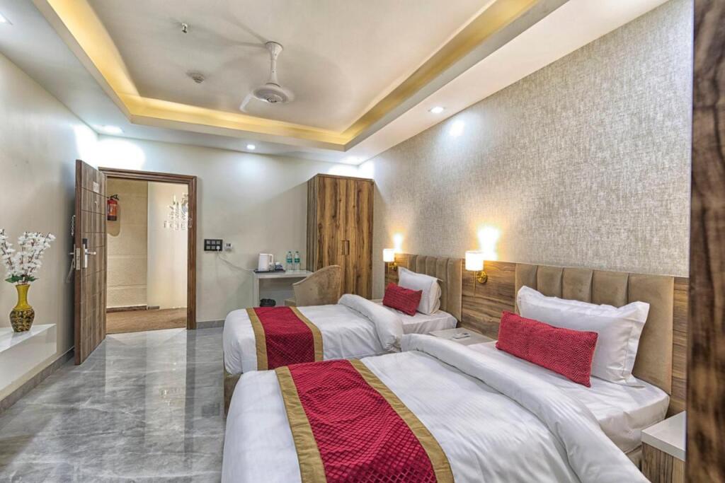 Мератх: Hotel Royal 9