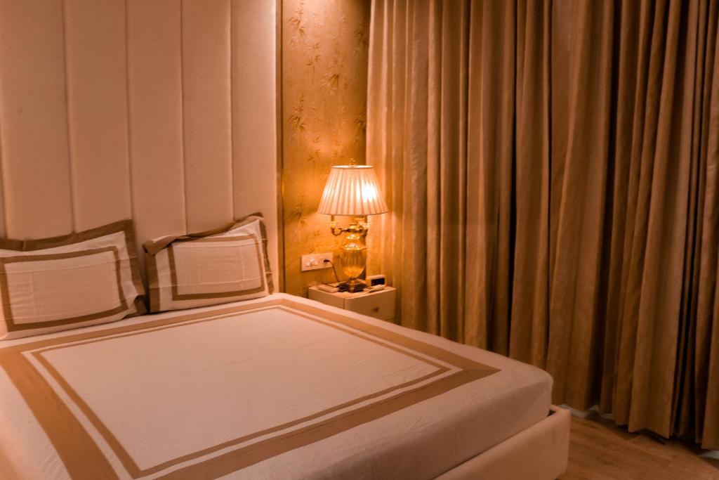 Мератх: Hotel Royal 9