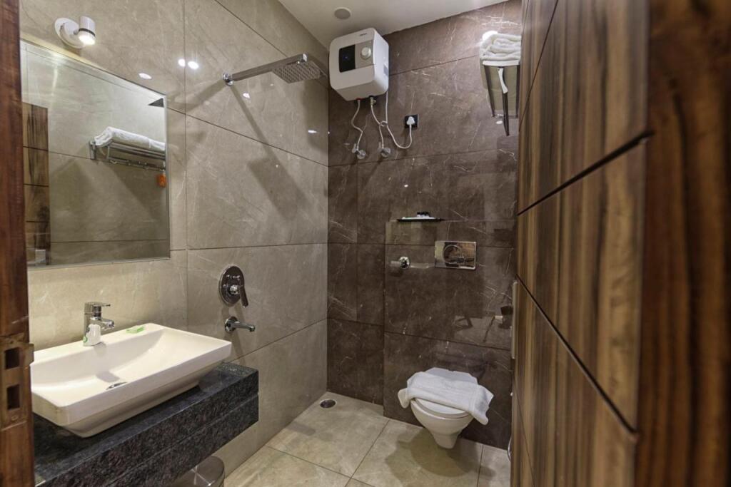 Мератх: Hotel Royal 9
