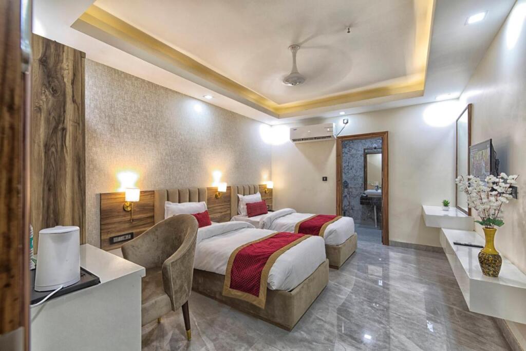 Мератх: Hotel Royal 9