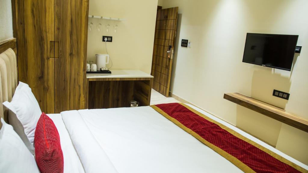 Мератх: Hotel Royal 9