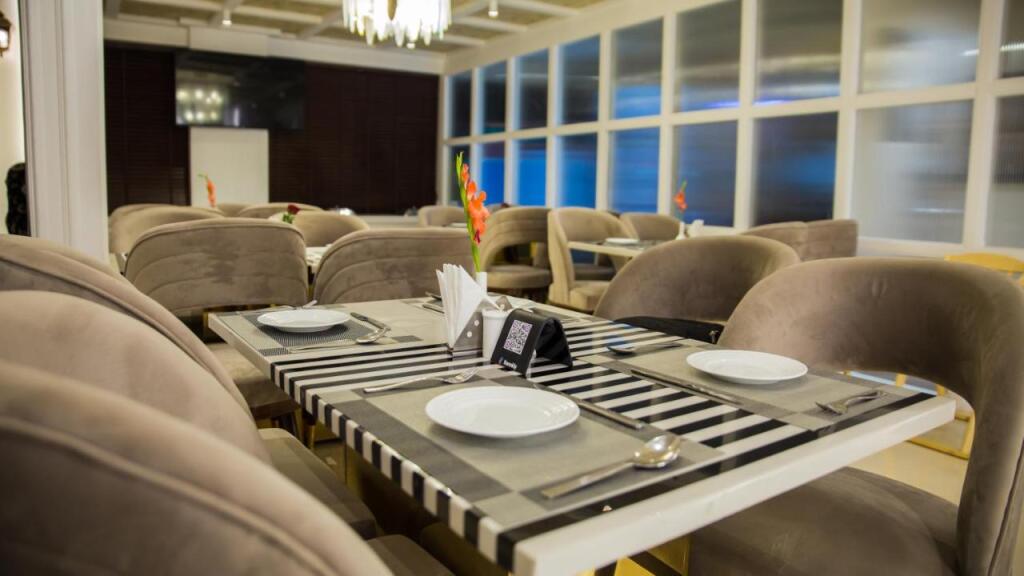 Мератх: Hotel Royal 9