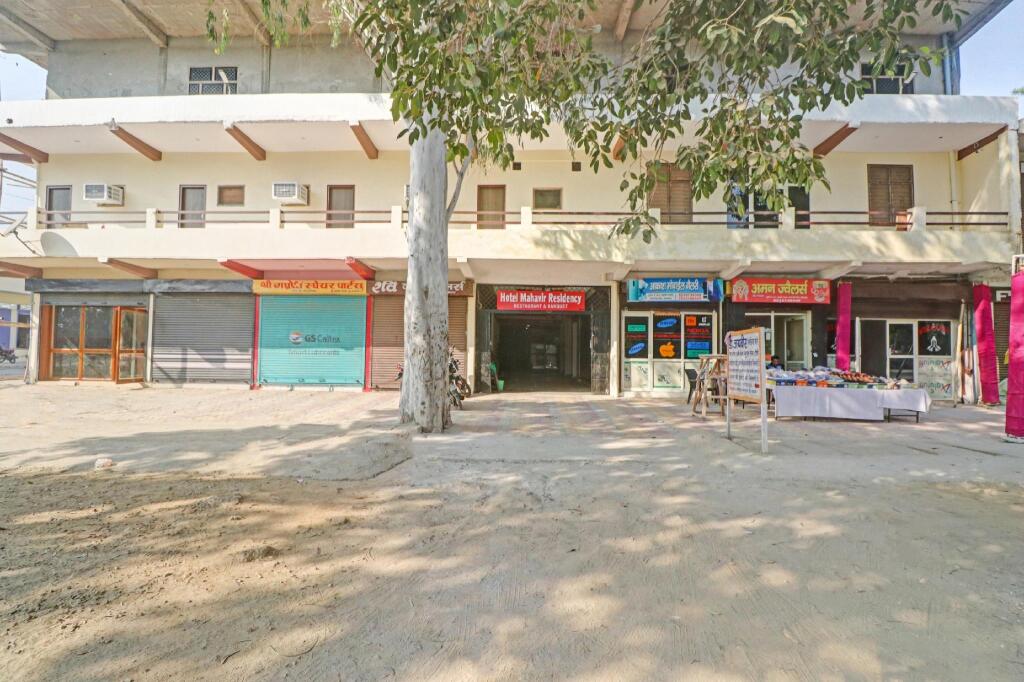 Мератх: OYO 84266 Mahaveer Residency