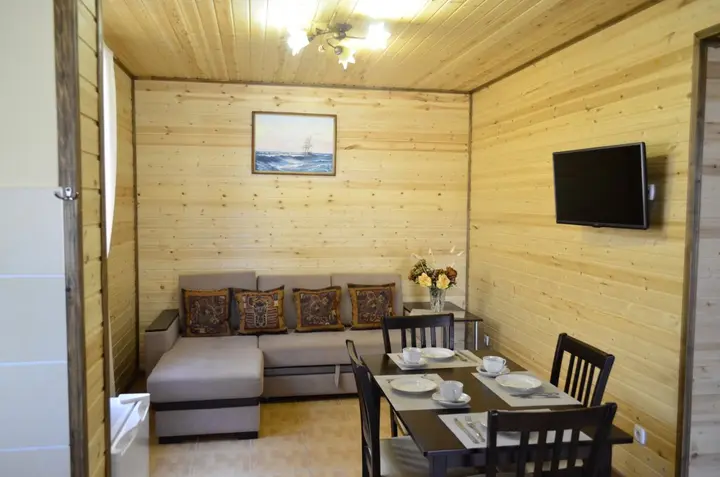 Прибрежное (Сакский район): Semejnyij Dvorik Guest House
