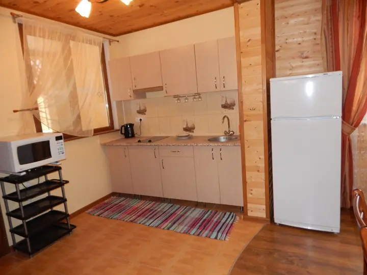 Прибрежное (Сакский район): Semejnyij Dvorik Guest House