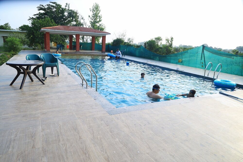 Наинитал: Vanasthali Jungle Resort Jim Corbett