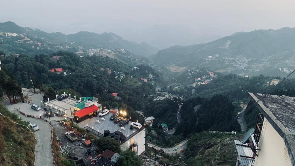 Массури: Hotel Royal Classic @ Mall Road Mussoorie