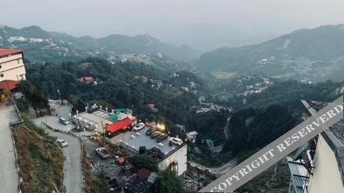 Массури: Hotel Royal Classic @ Mall Road Mussoorie