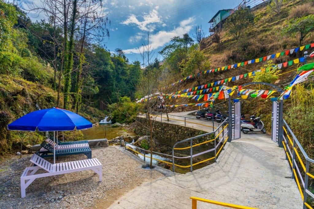 Массури: The Hosteller Mussoorie By The Streamside