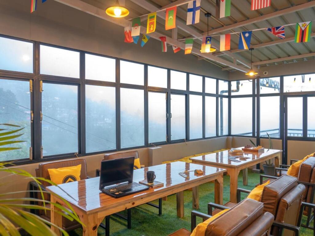 Массури: The Hosteller Mussoorie, Mall Road